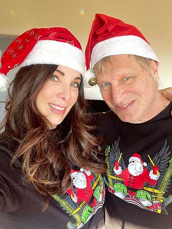 Weihnachts-Selfie: Alexandra Polzin und Gerhard Leinauer. Das Moderatoren-Ehepaar ist seit acht Jahren verheiratet.